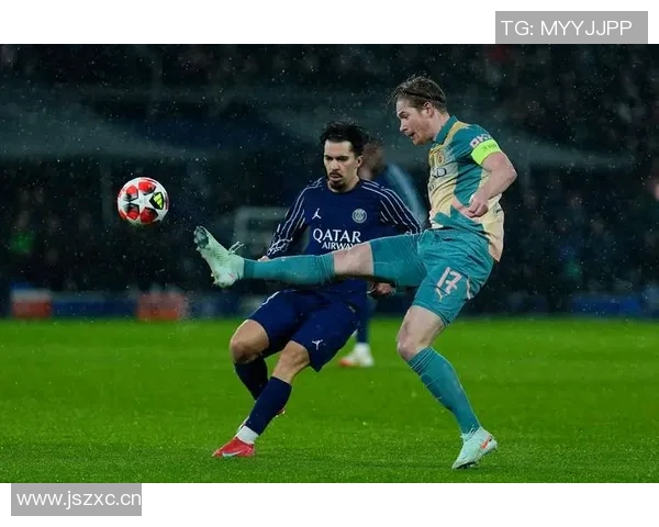 最近比赛中表现突出的足球明星们的精彩瞬间与赛场魅力分析